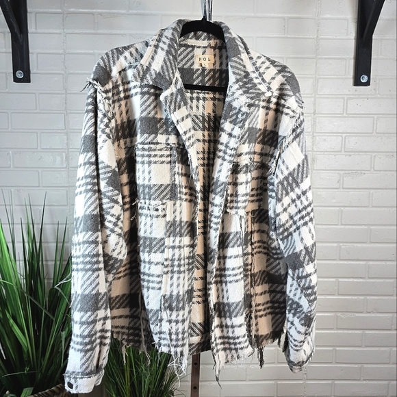 POL Plaid Oversized Frayed Shacket in Gray and Ivory Size Large - Picture 8 of 9
